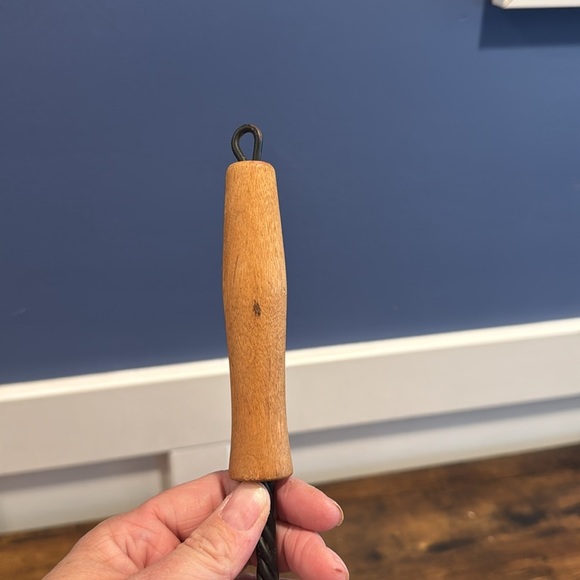 Vintage Primitive Twisted Wire Rug Beater Rare Cow Figure and Heart - Picture 7 of 10